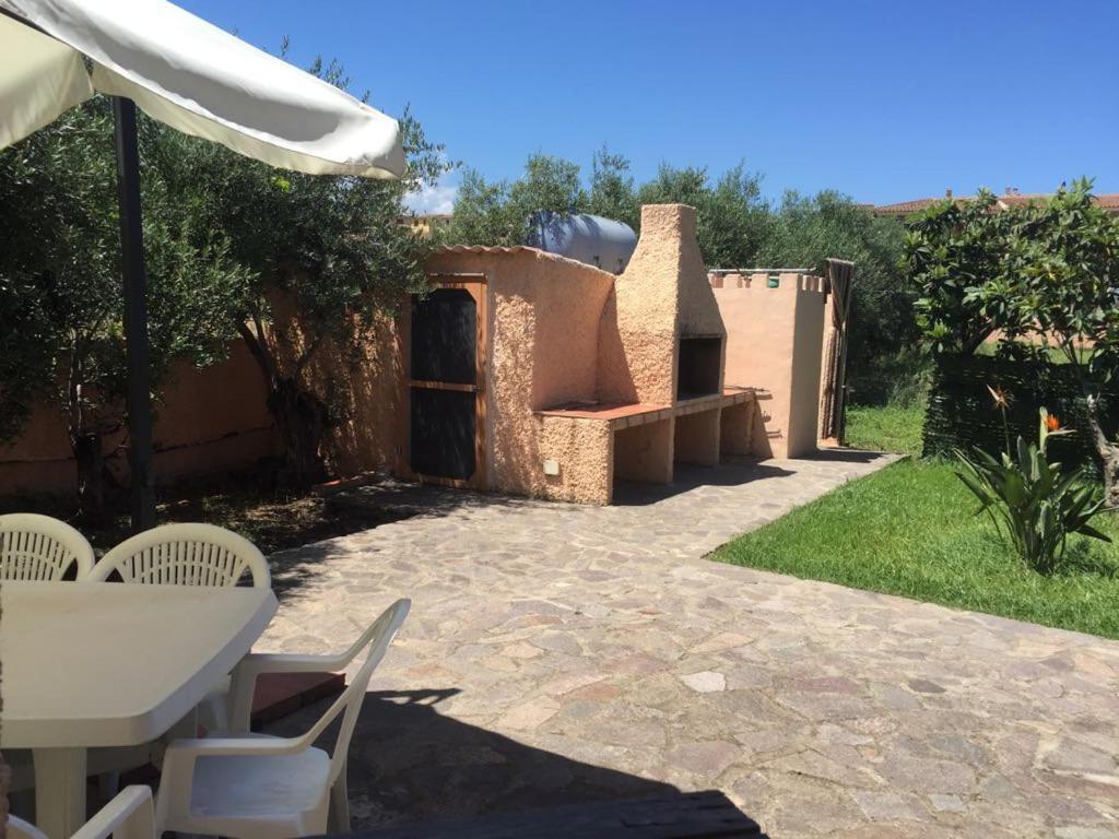 Appartamenti In Villa Con Ampio Giardino Esterno Posada  Exterior photo