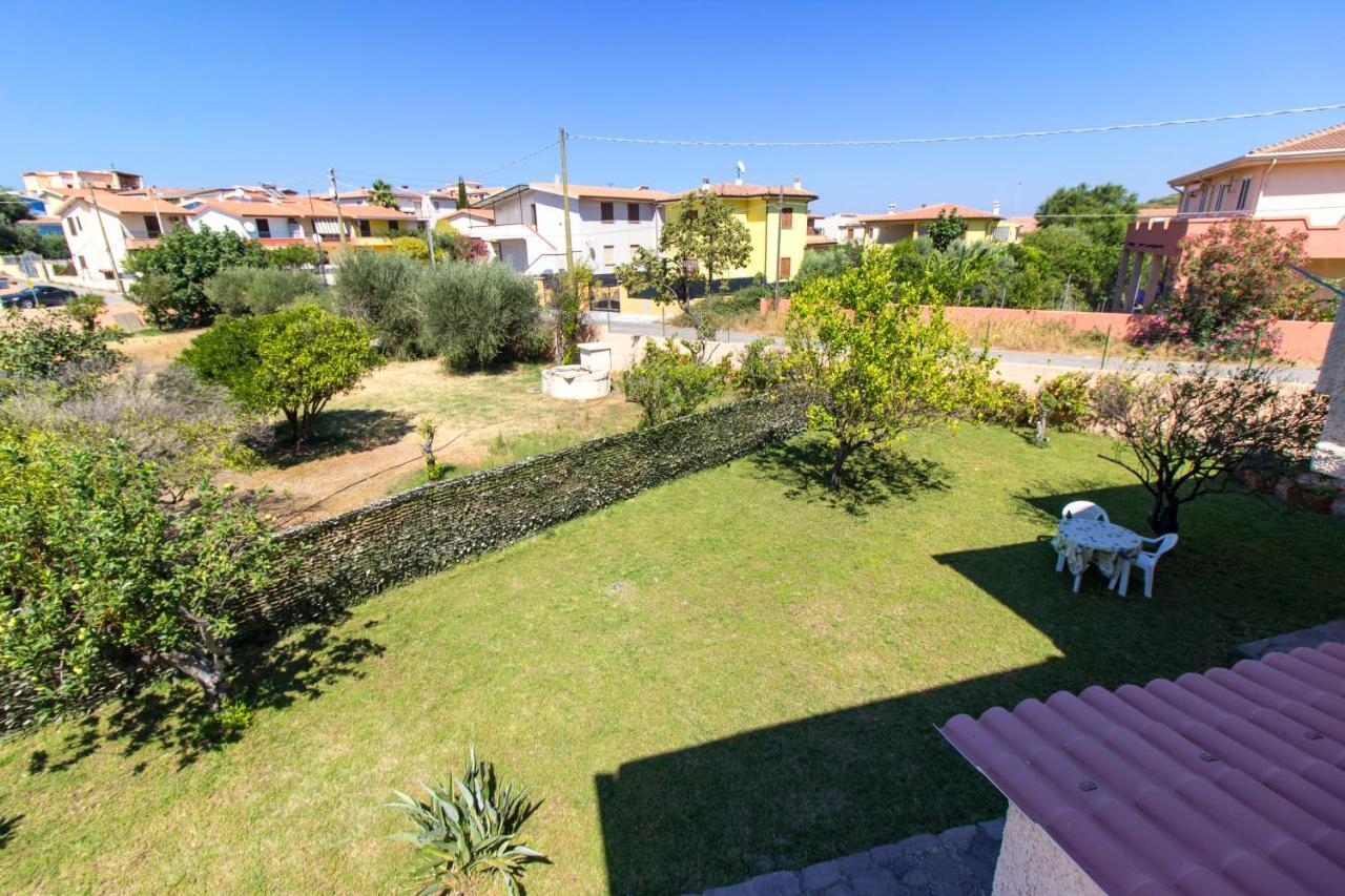 Appartamenti In Villa Con Ampio Giardino Esterno Posada  Exterior photo